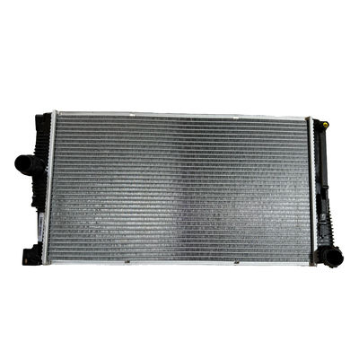 良い価格 17117626560 OE NO. 自動車部品 アルミニウムラジエーター プラスチック水タンク BMW F18 F10 F11 オンライン